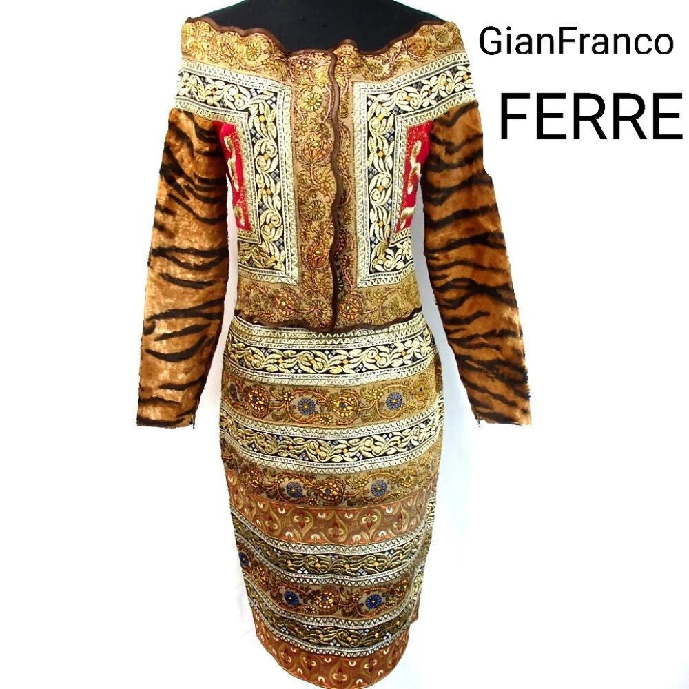 Gorgeously Stunning Rare Vintage GianFranco FERRE embellished 2 piece skirt set